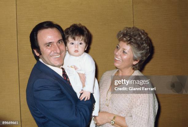 Portrait of the spaniard singer Manolo Escobar with his wife and his daughter