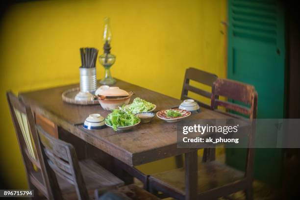 ancient traditional vietnamese daily meal - traditional home magazine photos et images de collection
