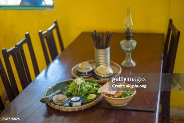 ancient traditional vietnamese daily meal - traditional home magazine photos et images de collection