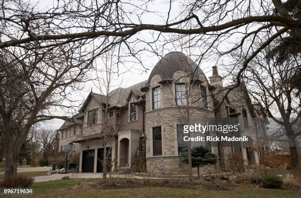 Homes in the neighbourhood near the Old Colony property owned by Barry and Honey Sherman. Toronto Star/Rick Madonik Rick Madonik/Toronto Star