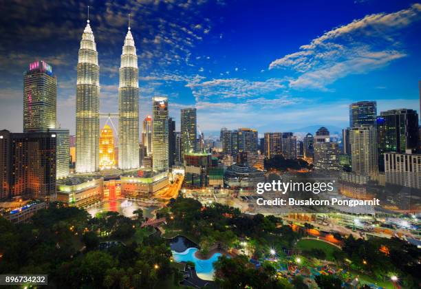 top view of kuala lumper skyline at twilight - kuala lumpur - fotografias e filmes do acervo