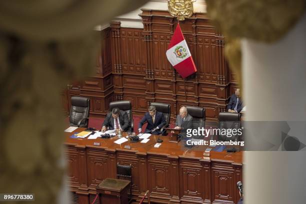 Pedro Pablo Kuczynski, Peru's president, right, testifies before the National Congress in Lima, Peru, on Thursday, Dec. 21, 2017. Kuczynski told...