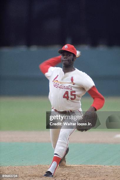 St. Louis Cardinals Bob Gibson in action, pitching during spring training game at Al Lang Field. St. Petersburg, FL 3/5/1970 CREDIT: Walter Iooss Jr.