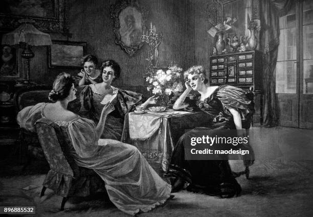 ilustraciones, imágenes clip art, dibujos animados e iconos de stock de cuatro jóvenes mujeres hablan en la sala de estar - 1896 - mujer leyendo