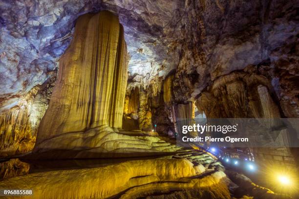 paradise cave, phong nha ke bang national park, quang binh, vietnam - formation karstique photos et images de collection