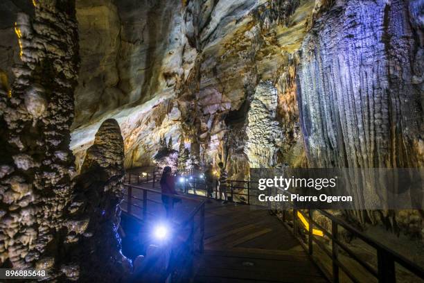 paradise cave, phong nha ke bang national park, quang binh, vietnam - thien duong cave stock pictures, royalty-free photos & images