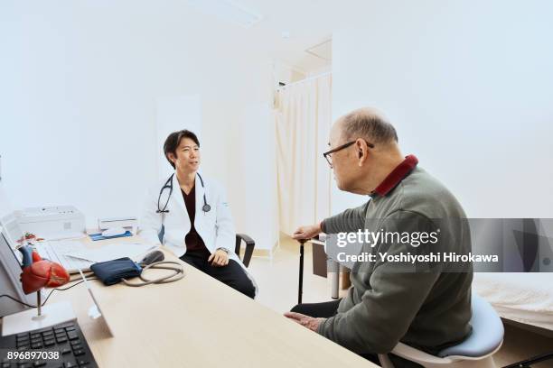 japanese medical system in cardiovascular clinic - ischemische beroerte stockfoto's en -beelden
