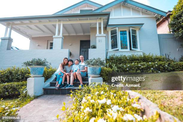 seduti di fronte alla loro casa - family porch foto e immagini stock