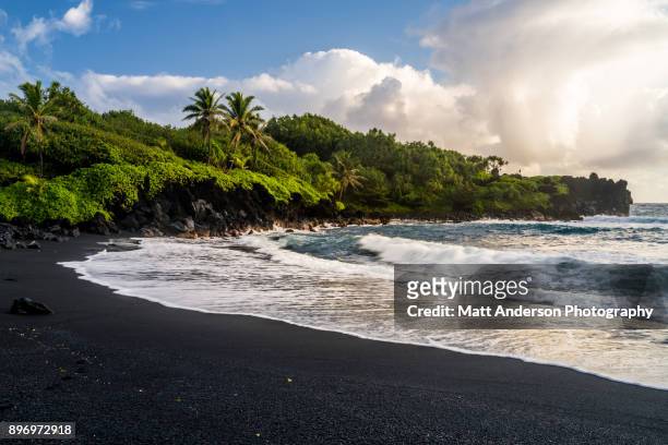 waianapanapa beach #2 - het grote eiland hawaï eilanden stockfoto's en -beelden