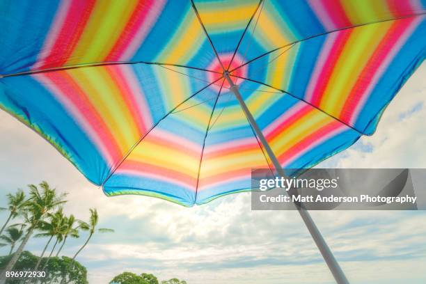 kukio beach umbrella #2 - castaway island fiji stockfoto's en -beelden