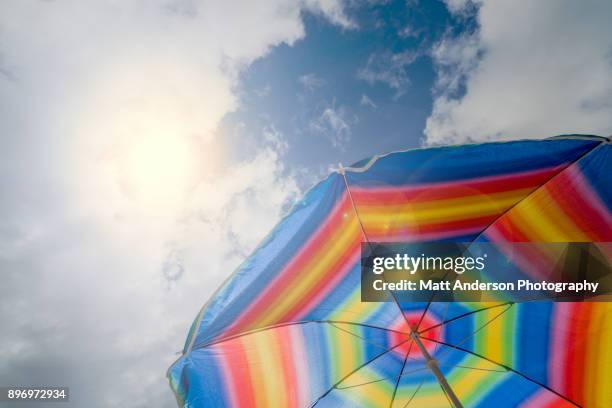 kukio beach umbrella #1 - castaway island fiji stockfoto's en -beelden