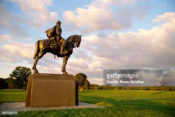 statue of stonewall jackson, manassas national battlefield park, manassas, virginia - manassas stock pictures, royalty-free photos & images