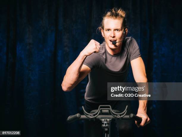 exercise bike instructor - spin class stock pictures, royalty-free photos & images