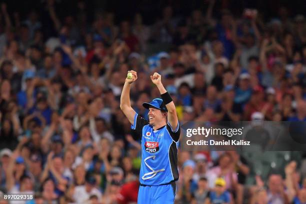 Peter Siddle of the Adelaide Strikers celebrates after taking a catch to dismiss Kurtis Patterson of the Sydney Thunder during the Big Bash League...