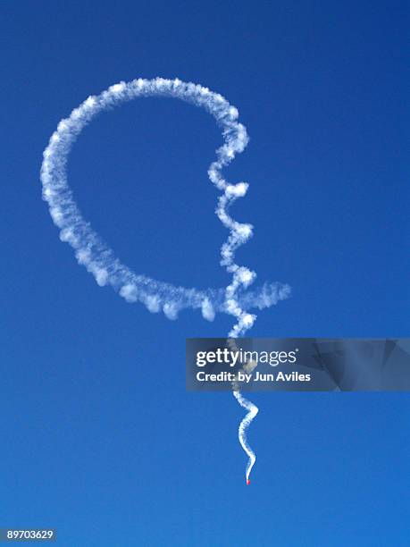 the letter 'q' - skywriting stock pictures, royalty-free photos & images