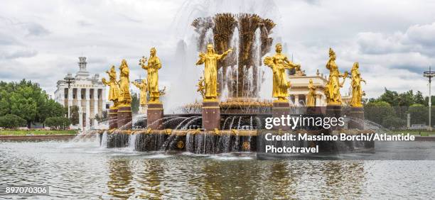 vdnkh, the friendship of nations fountain - friendship of nations fountain stock pictures, royalty-free photos & images