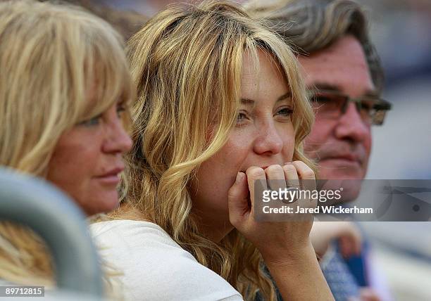 Kate Hudson sits with her mother Goldie Hawn and Kurt Russell during the New York Yankees game on August 8, 2009 at Yankee Stadium in the Bronx...