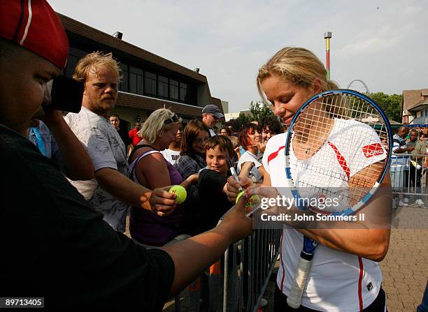 Kim Clijsters of Belgium, signs autographs at Kings Island at the Wester & Southern Financial WTA Tennis Championship at the Linder Tennis Center on...