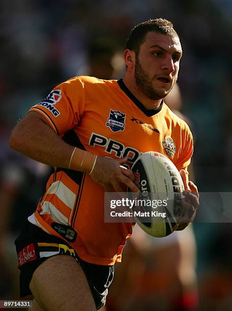 Robbie Farah of the Tigers runs with the ball during the round 22 NRL match between the Sydney Roosters and the Wests Tigers at the Sydney Football...