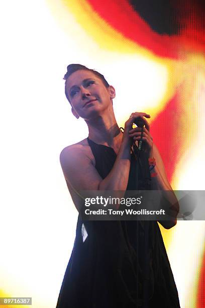 Lou Rhodes of Lamb performs during day 3 of The Big Chill Music Festival at Eastnor Castle on August 8, 2009 in Ledbury, England.