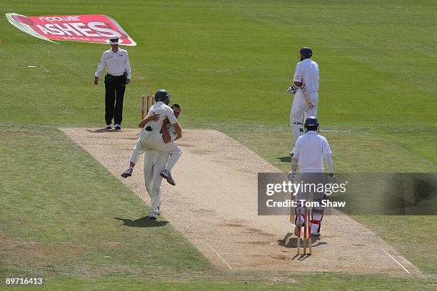 Mitchell Johnson of Australia celebrates with his team mates after taking the match winning wicket of Graham Onions of England to square the series...