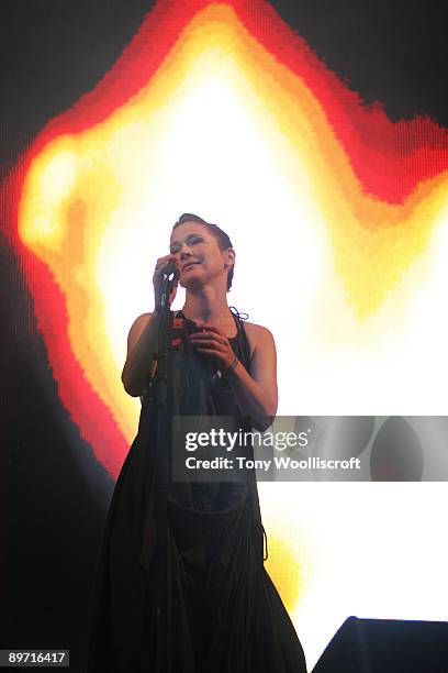 Lou Rhodes of Lamb performs during day 3 of The Big Chill Music Festival at Eastnor Castle on August 8, 2009 in Ledbury, England.