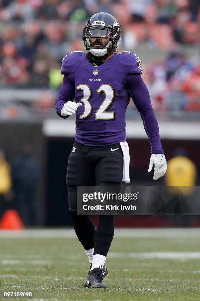 Eric Weddle of the Baltimore Ravens waits for the ball to snapped during the game against the Cleveland Browns at FirstEnergy Stadium on December 17,...