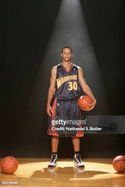 Stephen Curry of the Golden State Warriors poses during the 2009 NBA rookie portrait shoot at the MSG training facility August 9, 2009 in Tarrytown,...