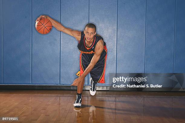 Stephen Curry of the Golden State Warriors poses during the 2009 NBA rookie portrait shoot at the MSG training facility August 9, 2009 in Tarrytown,...