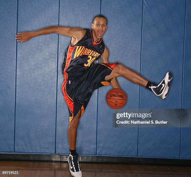 Stephen Curry of the Golden State Warriors poses during the 2009 NBA rookie portrait shoot at the MSG training facility August 9, 2009 in Tarrytown,...