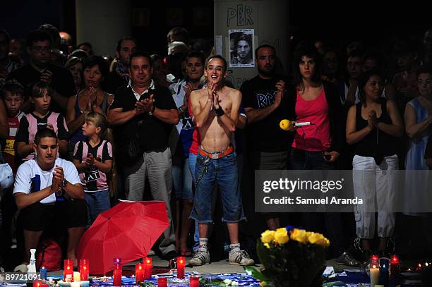 Espanyol fans gather around tributes laid in remembrance of late Espanyol captain Daniel Jarque at the Nuevo Estadio de Cornella-El Prat on August 9,...