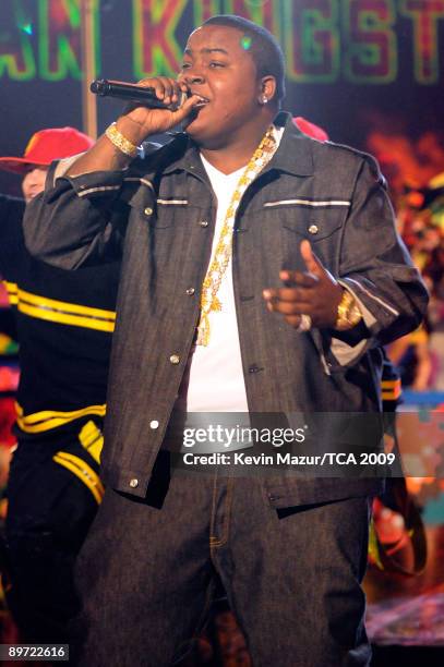 Singer Sean Kingston performs onstage during the Teen Choice Awards 2009 held at the Gibson Amphitheatre on August 9, 2009 in Universal City,...