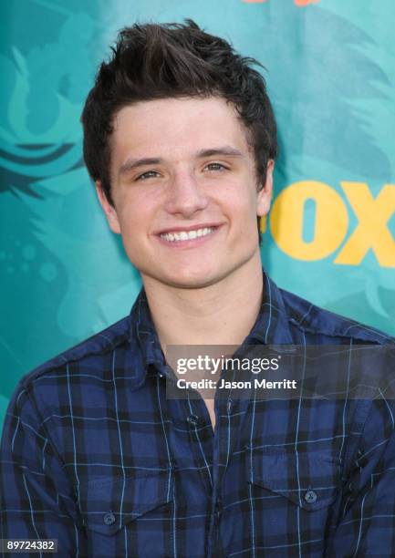 Actor Josh Hutcherson arrives at the 2009 Teen Choice Awards held at Gibson Amphitheatre on August 9, 2009 in Universal City, California.