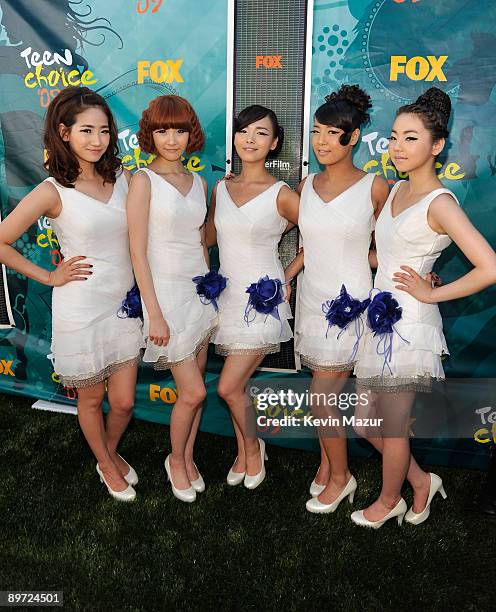 The "Wonder Girls" arrive at the Teen Choice Awards 2009 held at the Gibson Amphitheatre on August 9, 2009 in Universal City, California.