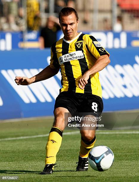 Szilard Nemeth of Aachen runs with the ball during the Second Bundesliga match between Karlsruher SC and Alemannia Aachen at the Wildpark Stadium on...