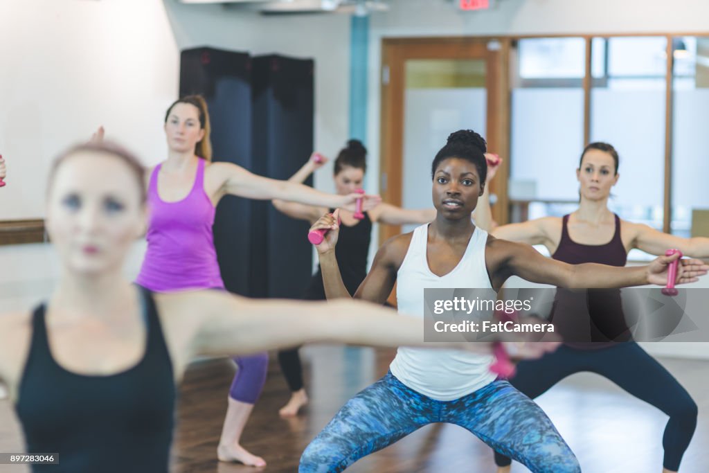 Women Working Out at salle de sport moderne