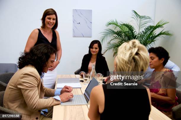 syd112017 diverse business meeting - searsie stock pictures, royalty-free photos & images