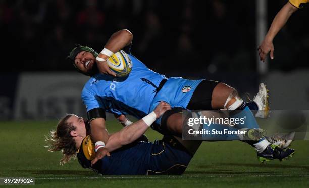 David Denton of the Warriors brings down Irish number 8 Ofisa Treviranus during the Aviva Premiership match between Worcester Warriors and London...