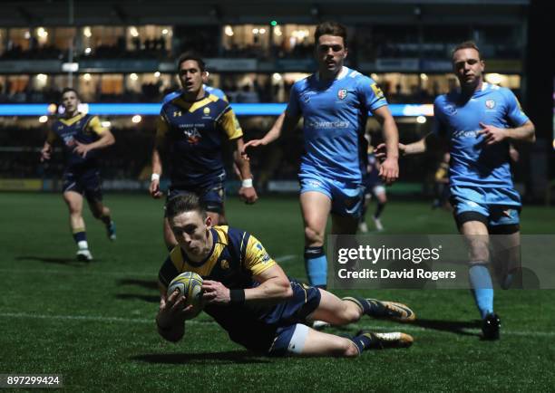 Josh Adams of Worcester Warriors dives over to score the first try during the Aviva Premiership match between Worcester Warriors and London Irish at...