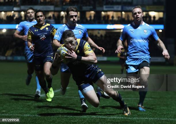 Josh Adams of Worcester Warriors dives over to score the first try during the Aviva Premiership match between Worcester Warriors and London Irish at...