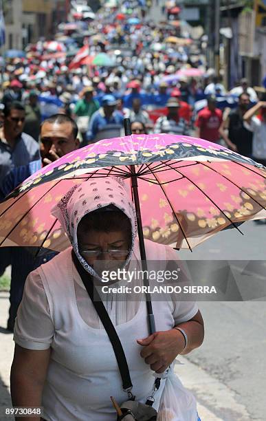 Supporters of ousted Honduran President Manuel Zelaya march during a demonstration demanding his restitution on August 10, 2009 in Tegucigalpa. US...