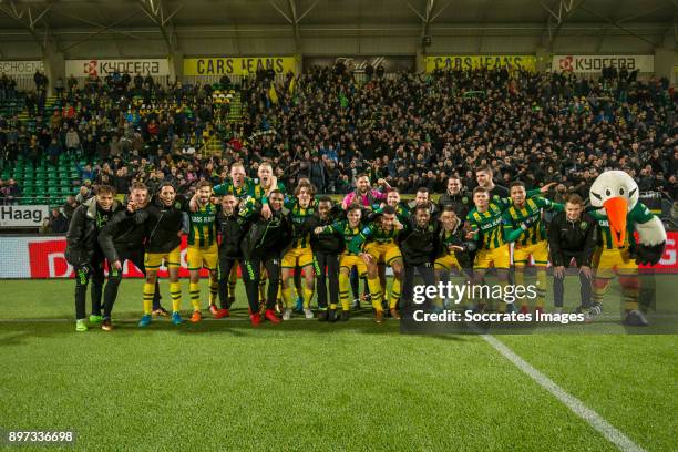 Players of ADO Den Haag celebrates the victory during the Dutch Eredivisie match between ADO Den Haag v PEC Zwolle at the Cars Jeans Stadium on...