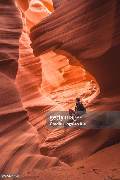 selfie by tripod in famous lower antelope canyon, page, arizona, usa - arizona usa stock-fotos und bilder