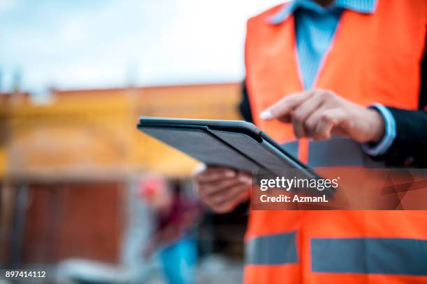 technology is also part of construction industry - transportation building type of building stock pictures, royalty-free photos & images