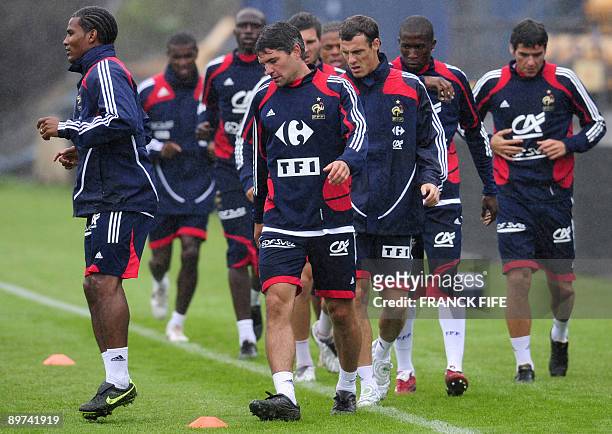 French midfielder Florent Malouda, midfielder Jeremy Toulalan and defender Sebastien Squillaci run during a training session, on August 11, 2008 at...