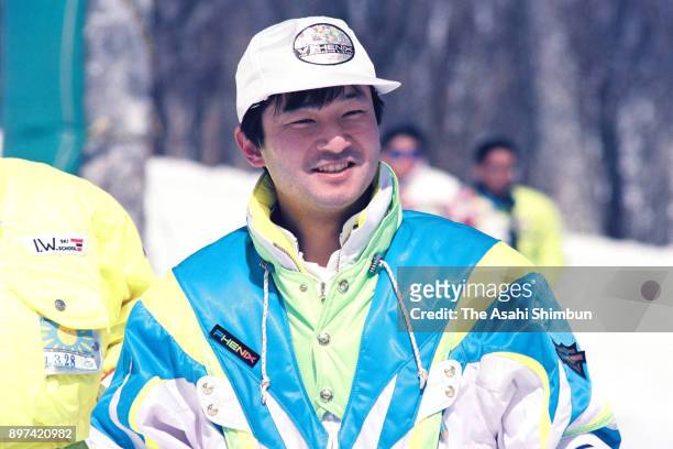 Crown Prince Naruhito skis at Shizukuishi Ski Area on March 29, 1992 in Shizukuishi, Iwate, Japan.