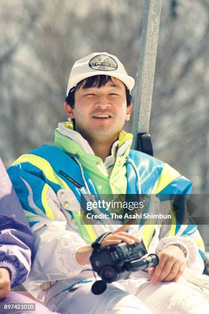 Crown Prince Naruhito skis at Shizukuishi Ski Area on March 29, 1992 in Shizukuishi, Iwate, Japan.