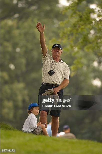 Bridgestone Invitational: View of father and son of caddie Steve Williams during Saturday play at Firestone CC. Akron, OH 8/8/2009 CREDIT: Fred Vuich