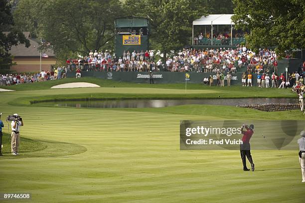 Bridgestone Invitational: Tiger Woods in action, taking third shot on No 16 during Sunday play at Firestone CC. Akron, OH 8/9/2009 CREDIT: Fred Vuich