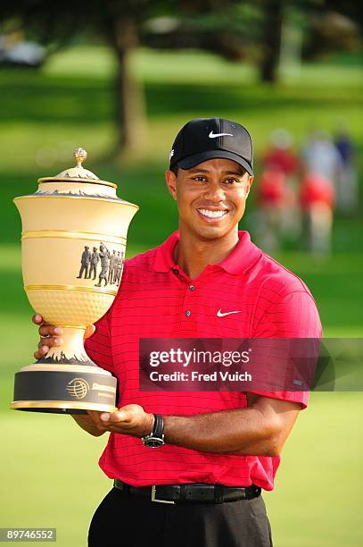 Bridgestone Invitational: Tiger Woods victorious with trophy after winning tournament on Sunday at Firestone CC. Akron, OH 8/9/2009 CREDIT: Fred Vuich